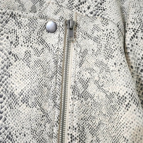 CUPCAKES & CASHMERE Isabell Faux-Suede Cropped Motto Snake Print Jacket, M - Picture 6 of 14